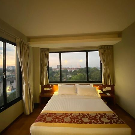 My Dream Hotel Yangon Bagian luar foto