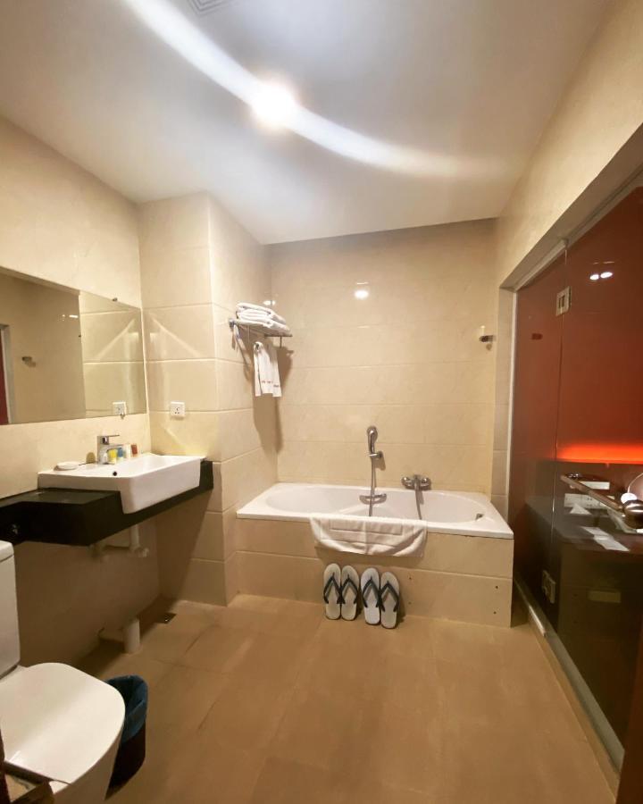 My Dream Hotel Yangon Bagian luar foto